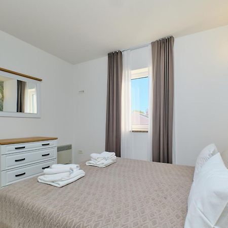 Apartments Divna มาลีโลชินจ์ ภายนอก รูปภาพ