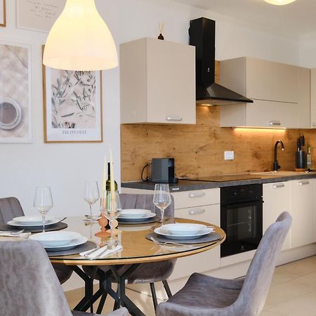 Apartments Divna มาลีโลชินจ์ ภายนอก รูปภาพ