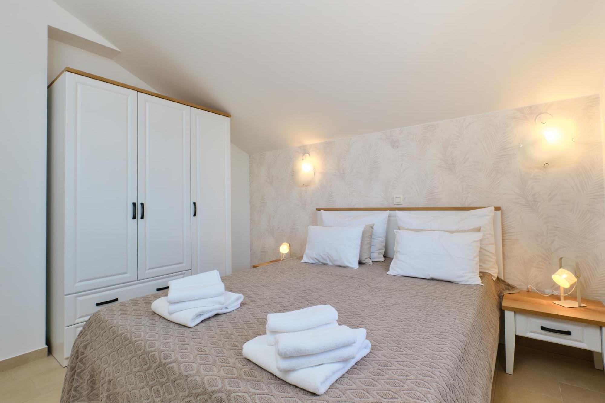 Apartments Divna มาลีโลชินจ์ ภายนอก รูปภาพ