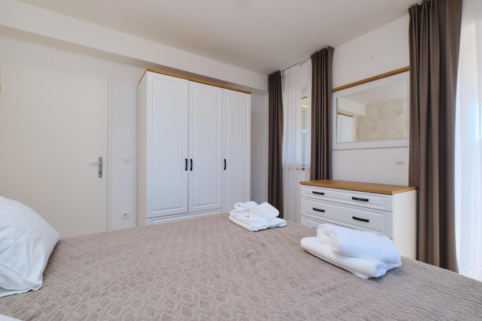 Apartments Divna มาลีโลชินจ์ ภายนอก รูปภาพ