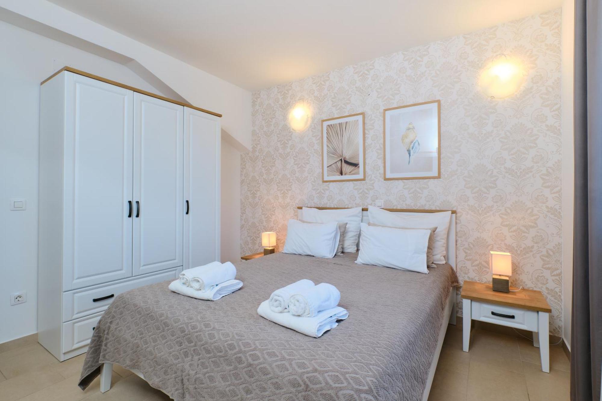 Apartments Divna มาลีโลชินจ์ ภายนอก รูปภาพ