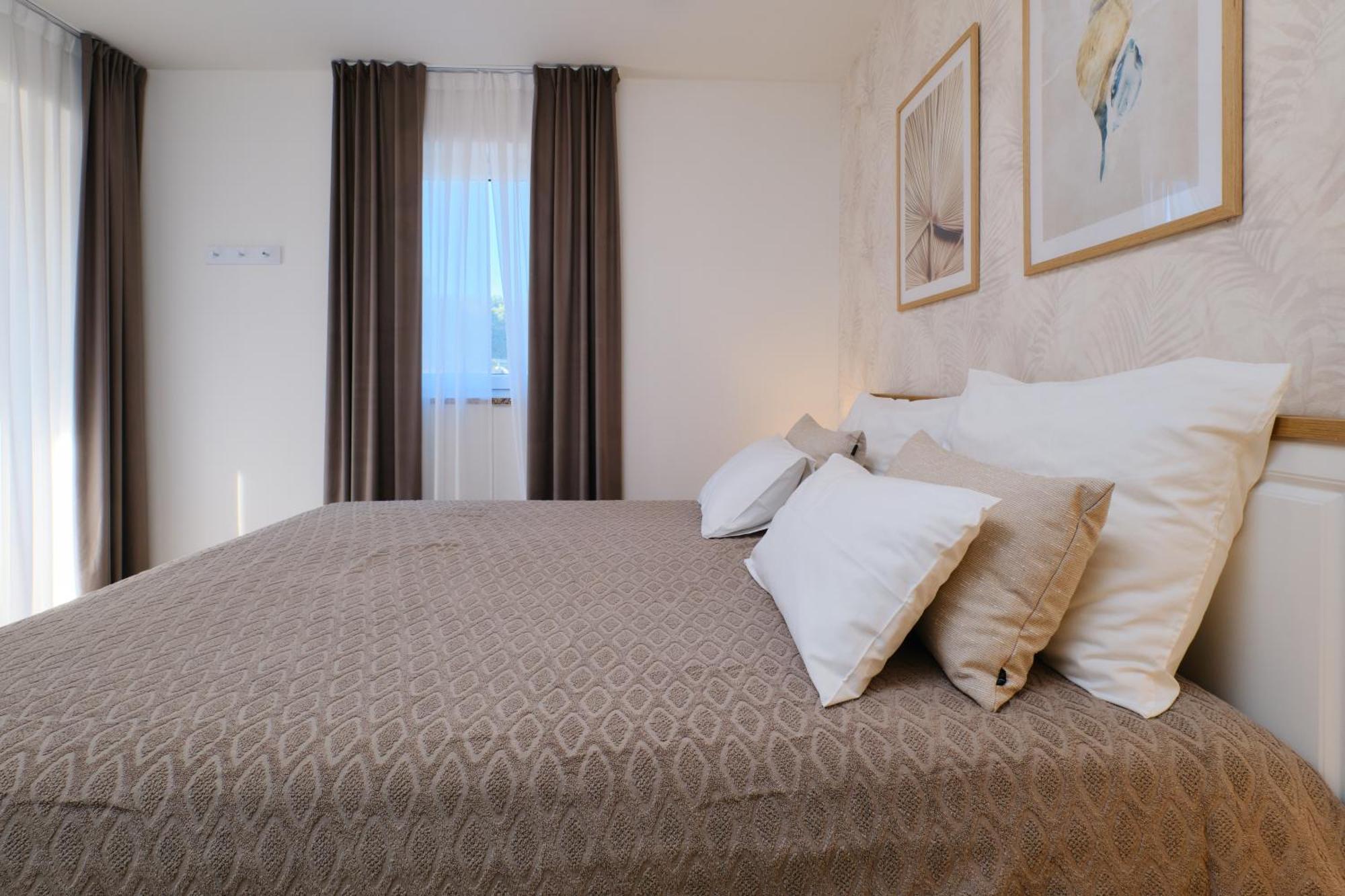 Apartments Divna มาลีโลชินจ์ ภายนอก รูปภาพ