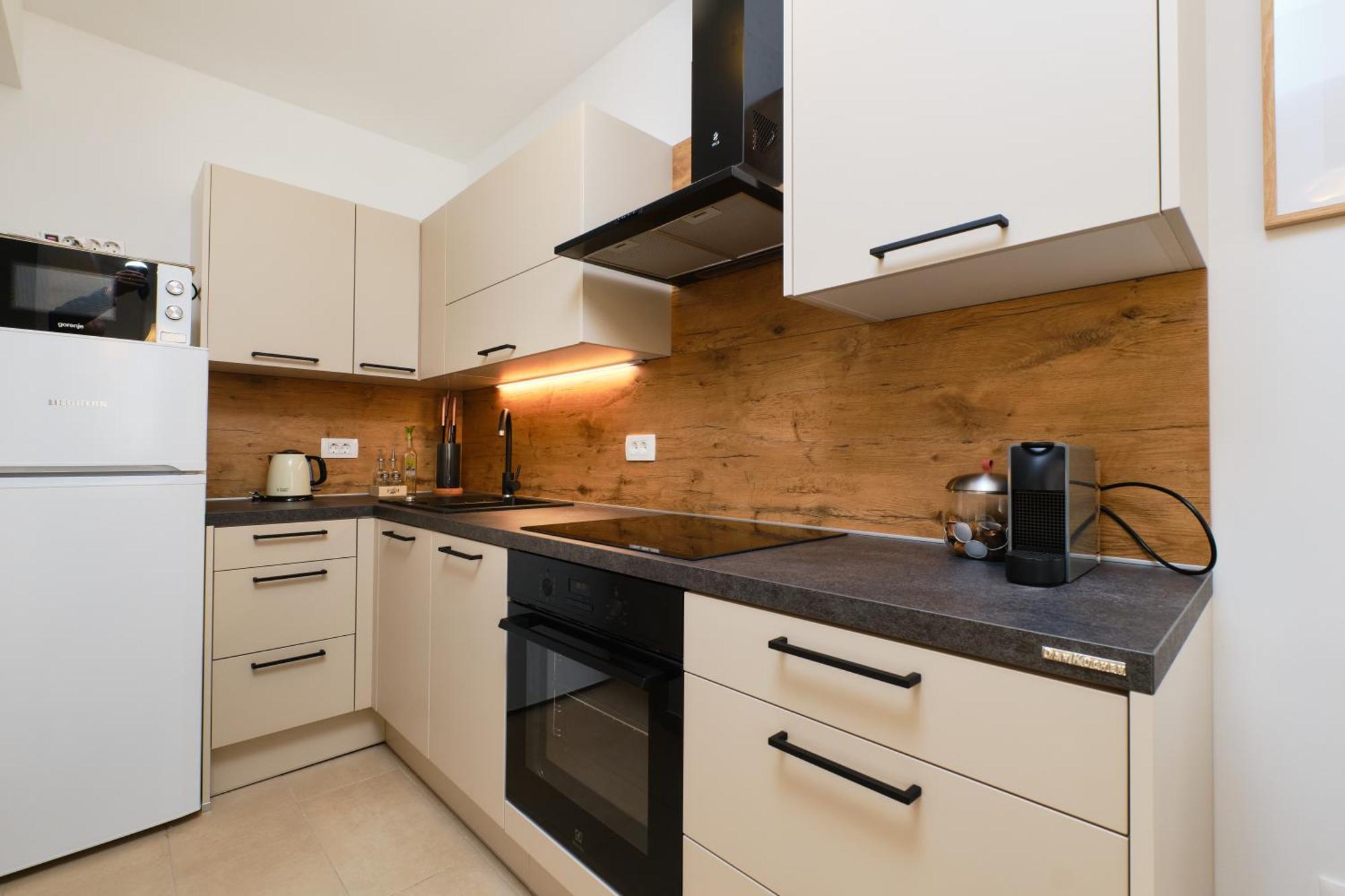 Apartments Divna มาลีโลชินจ์ ภายนอก รูปภาพ